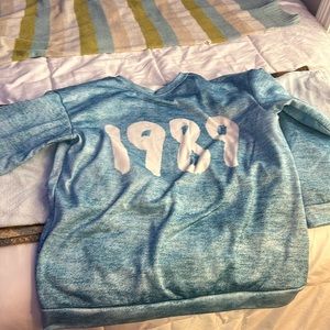 1989 Taylor Swift Blue Sky Sweatshirt